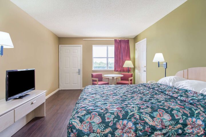 Super 8 by Wyndham Monticello