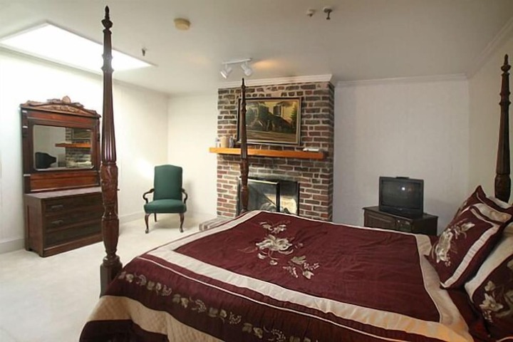 Room 68 of 170