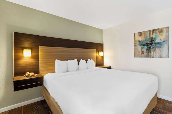 Room 15 of 37