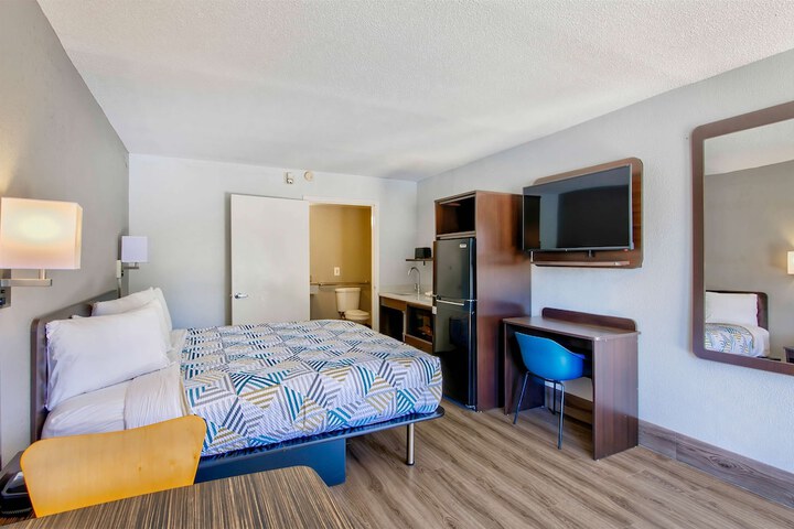 Room 15 of 35