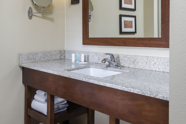 Comfort Suites Fargo Medical Center