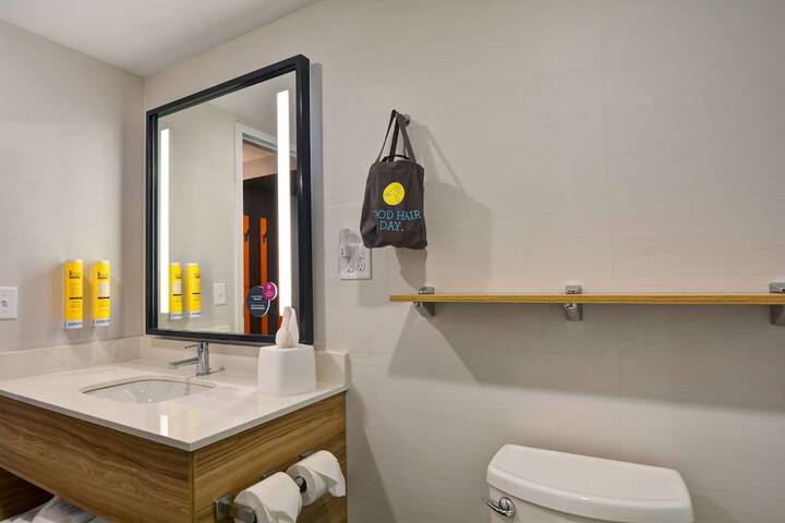 Room 30 of 46