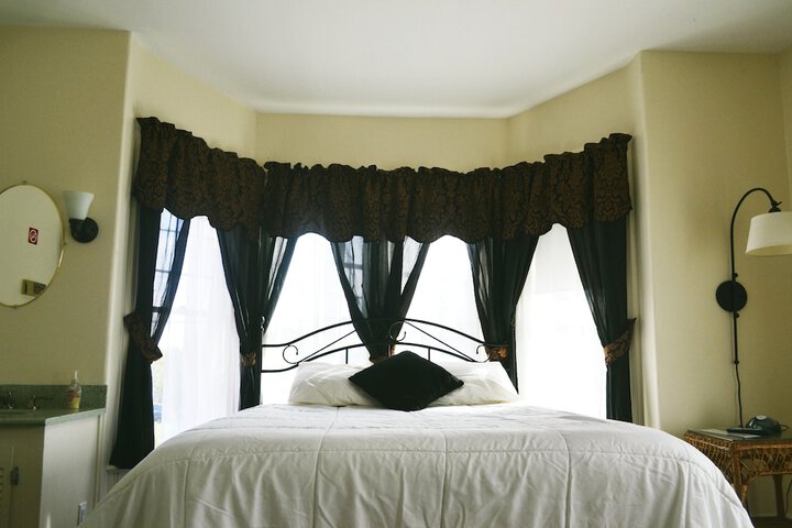 Room 6 of 51