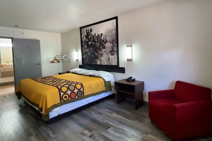 Room 23 of 28