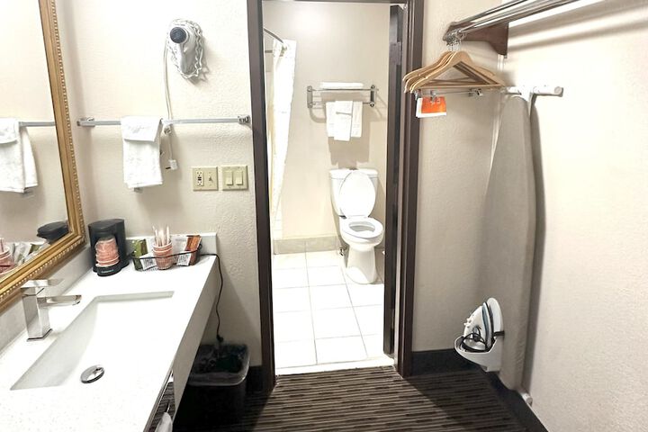 Room 44 of 163