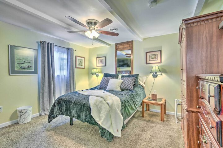 Pet-friendly Taylor Home w / Backyard Oasis!