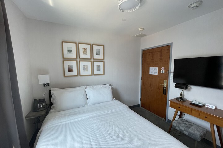 Room 44 of 89
