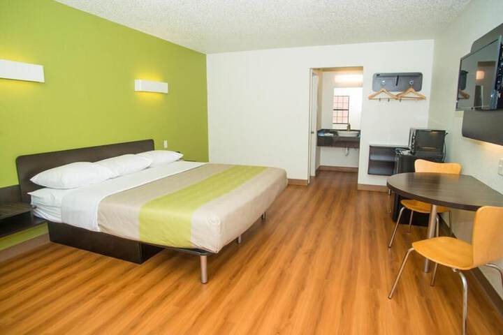 Room 10 of 17