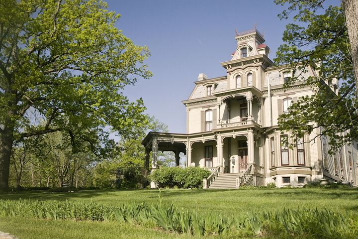 Garth Woodside Mansion B & B