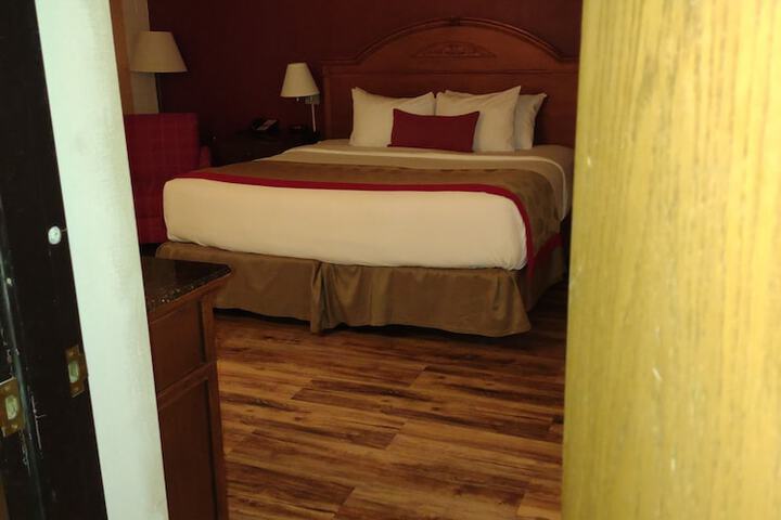 Room 33 of 90