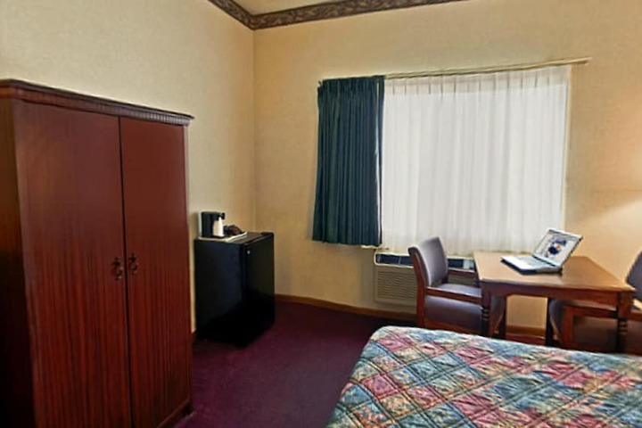 Room 8 of 15