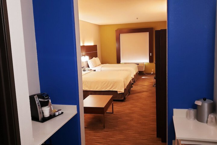 Room 27 of 47