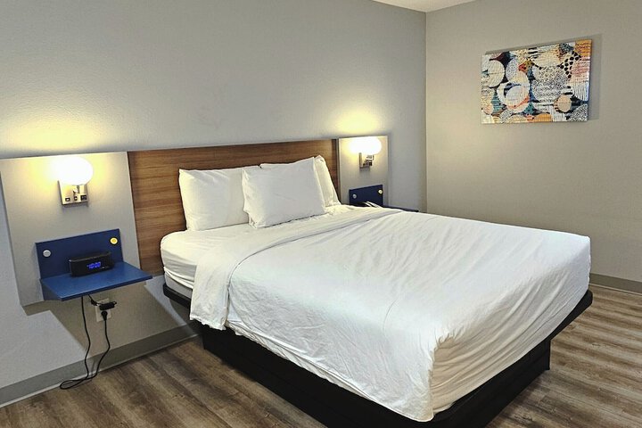 Room 12 of 28