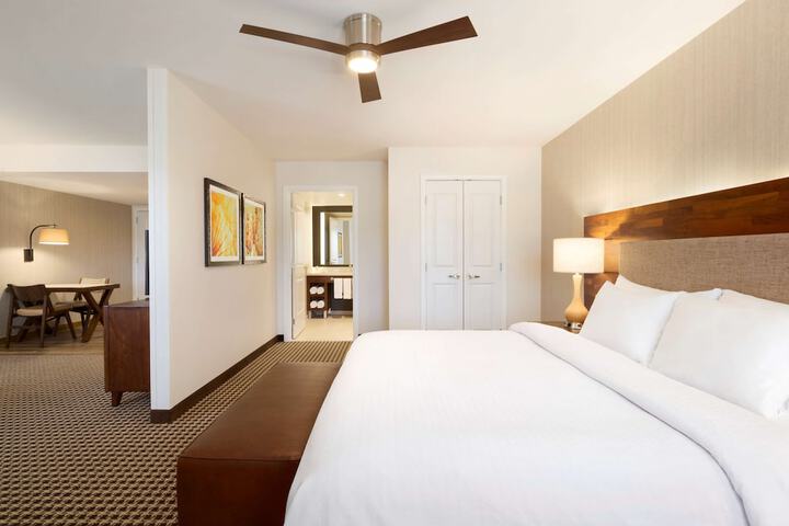 Room 25 of 42