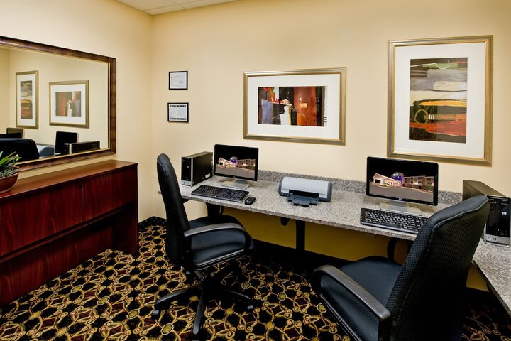 Holiday Inn Express & Suites Willcox by IHG