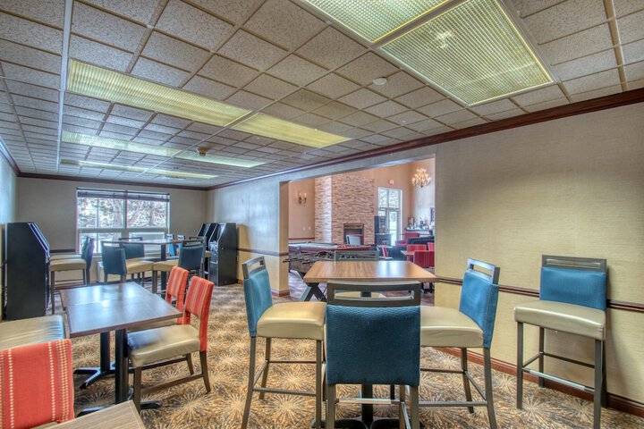 Lounge 80 of 89
