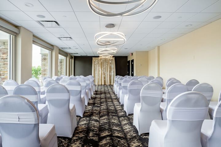 Ballroom/Hall 28 of 31