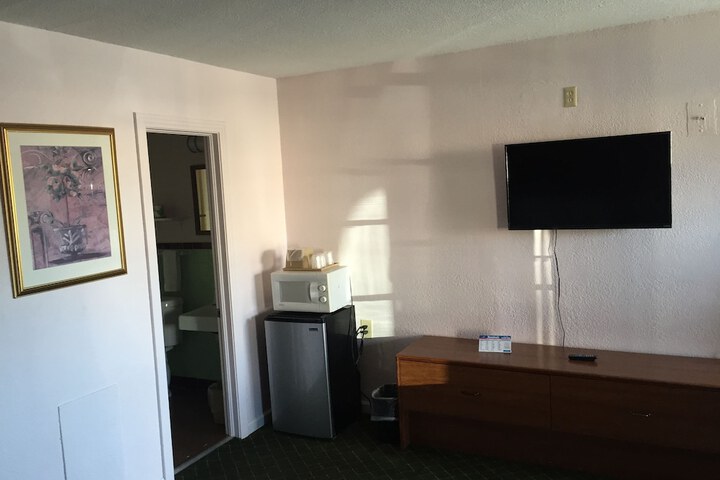 Room 9 of 33