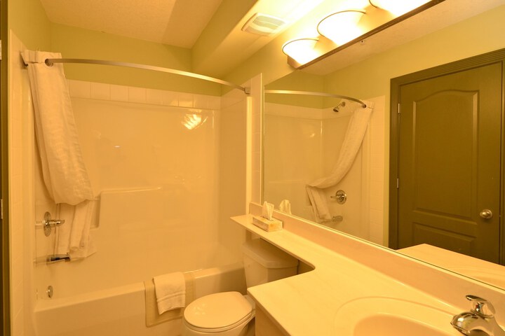 Room 23 of 28