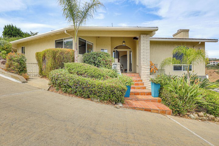 San Marcos Getaway w / Deck & Lake Views!