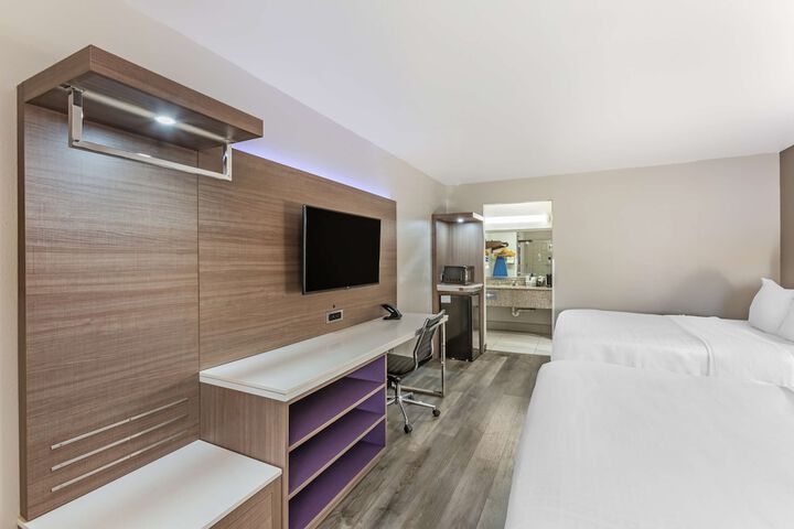 Room 30 of 34