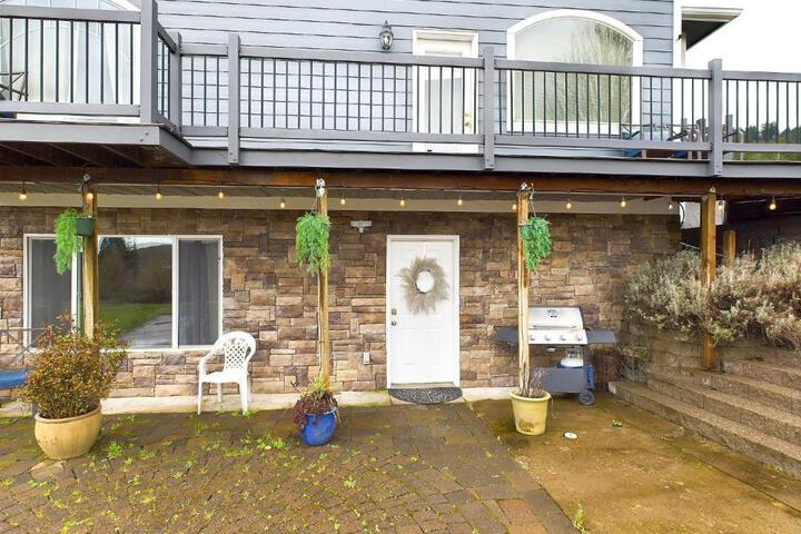 Beautiful Country Apartment AC, Pickleball, Billiards, Playground, Gardens