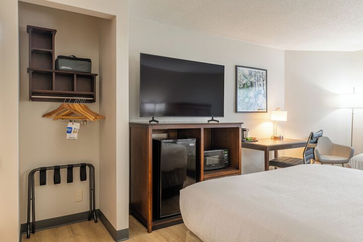 Best Western The Inn at Sharon / Foxboro