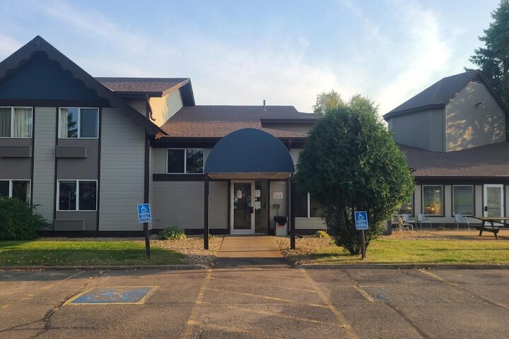 Nisswa Hotel and Suites