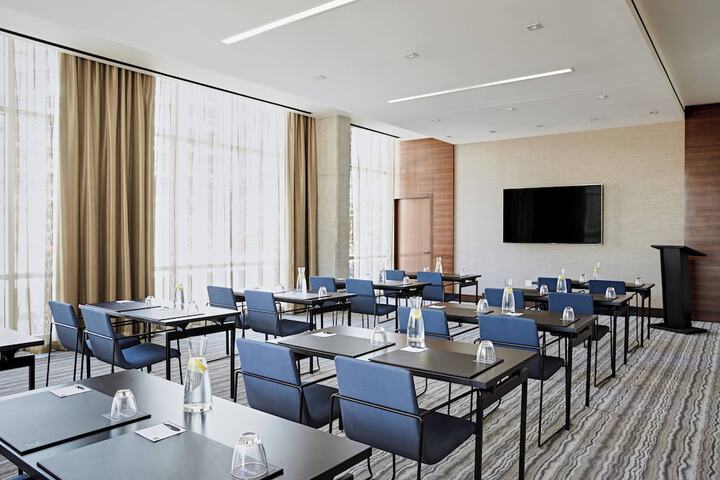 AC Hotel Phoenix Tempe / Downtown