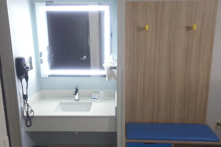 Room 18 of 35