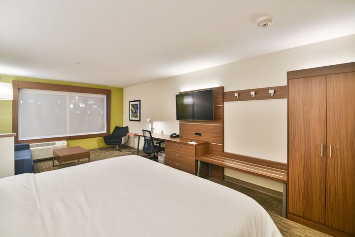 Room 34 of 53