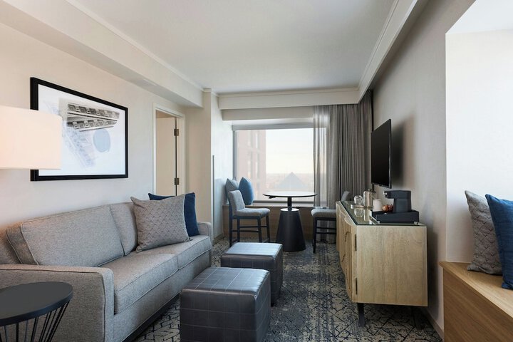 Sheraton Grand Sacramento Hotel