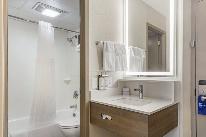 Holiday Inn Express Hyannis Cape Cod by IHG