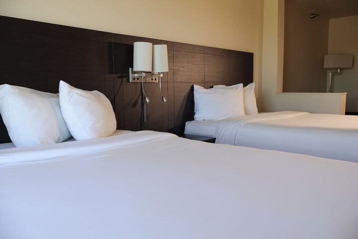 Room 33 of 53
