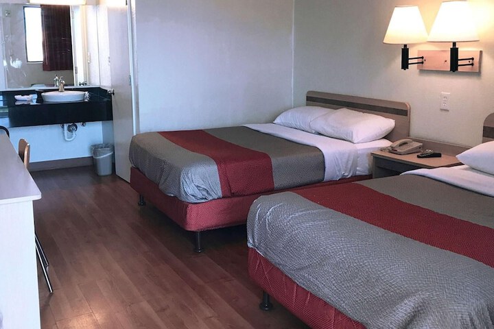 Room 22 of 35
