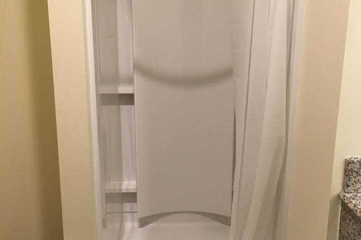 Room 25 of 38