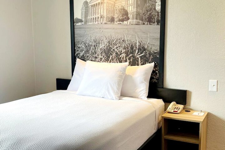 Super 8 by Wyndham Cedar Rapids
