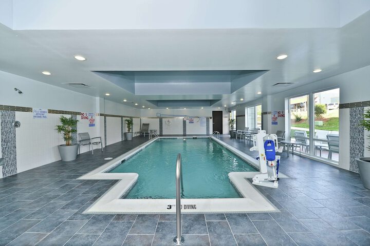 Hampton Inn & Suites Greensboro / Coliseum Area