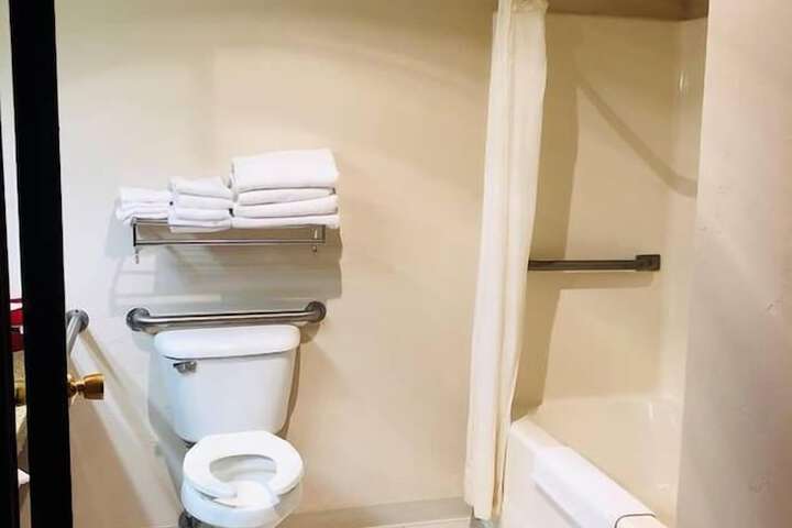 Room 9 of 38