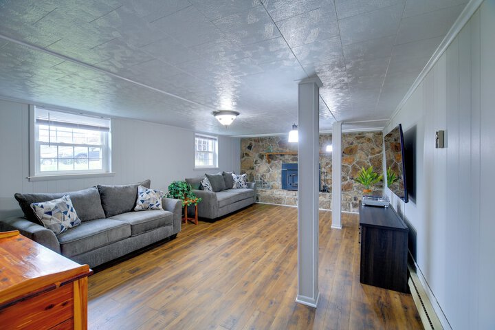 Bluefield Home w / Covered Deck - Near Parks!