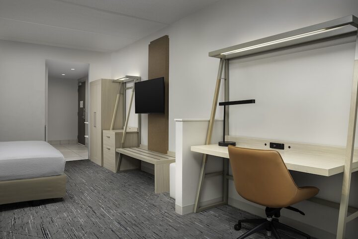 Holiday Inn Express & Suites Pittsburgh North Shore by IHG