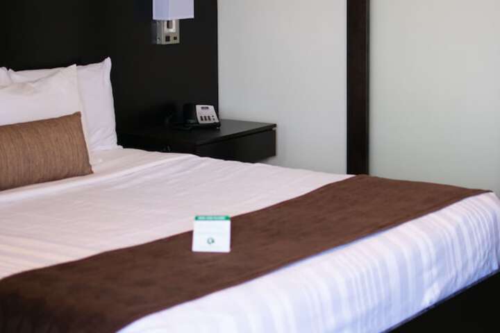 Room 12 of 37