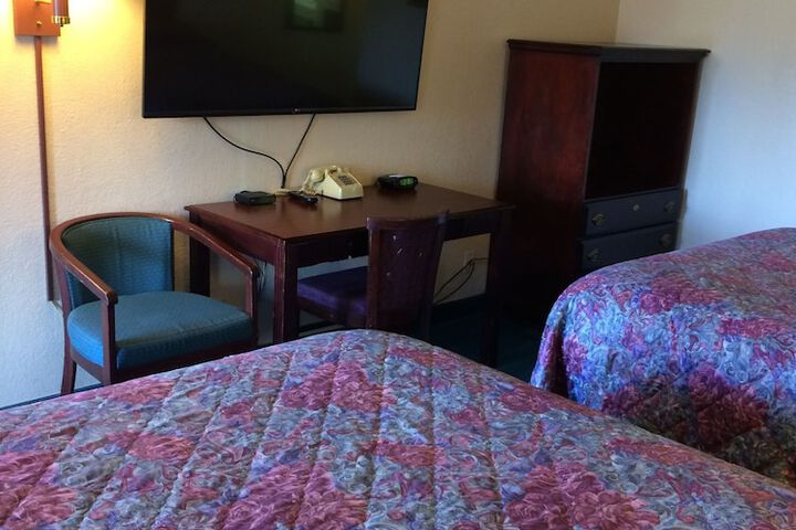 Room 6 of 16