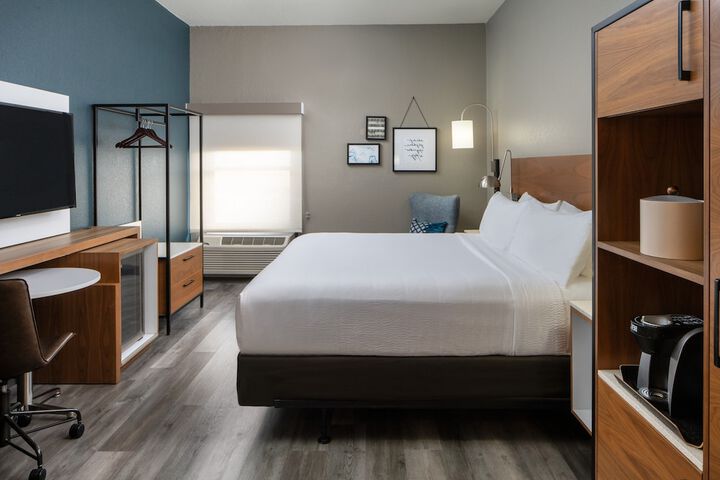 Room 16 of 32