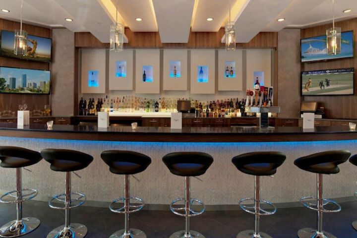 Lounge 66 of 81