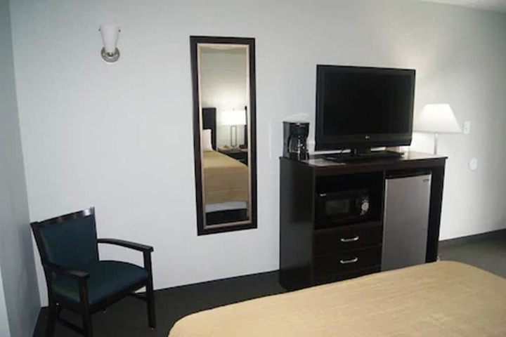 Room 10 of 25