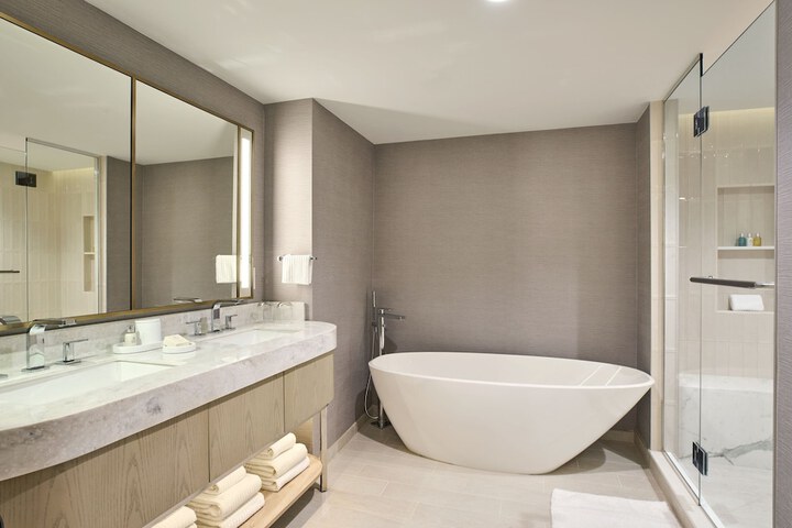 VEA Newport Beach a Marriott Resort & Spa