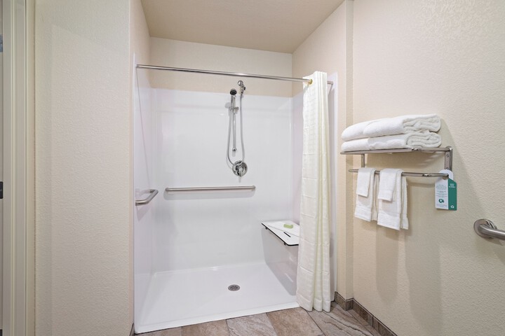 Room 4 of 33