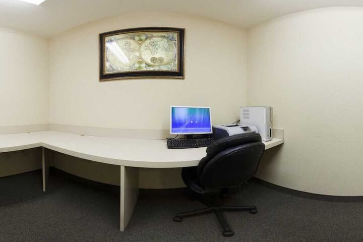 Business Center 27 of 27