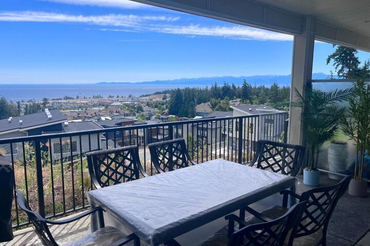 Stunning Ocean View Modern 1 BDR Private Entry Suite